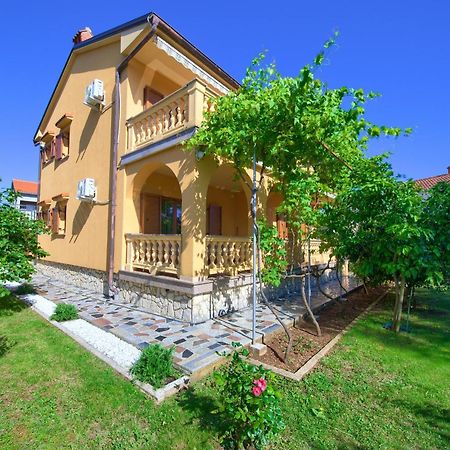 Apartment Bazina - Airconditioning, Parking, 500M From The Beach Крк Екстер'єр фото