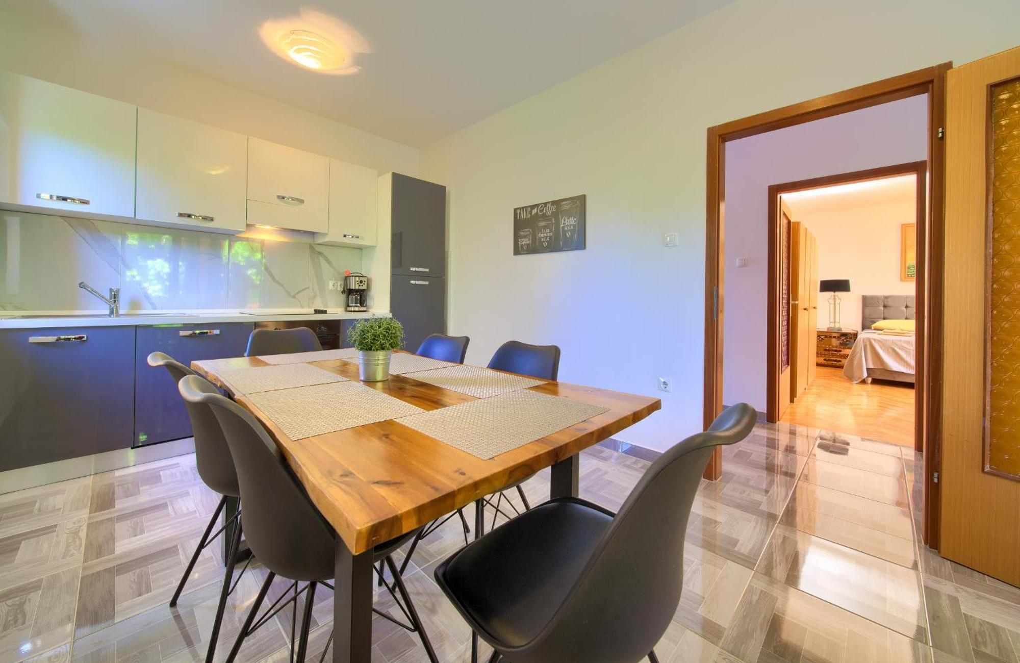 Apartment Bazina - Airconditioning, Parking, 500M From The Beach Крк Екстер'єр фото