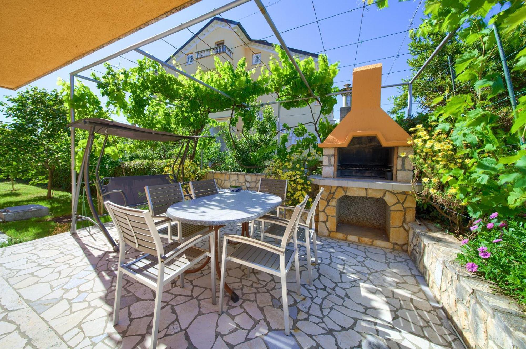 Apartment Bazina - Airconditioning, Parking, 500M From The Beach Крк Екстер'єр фото