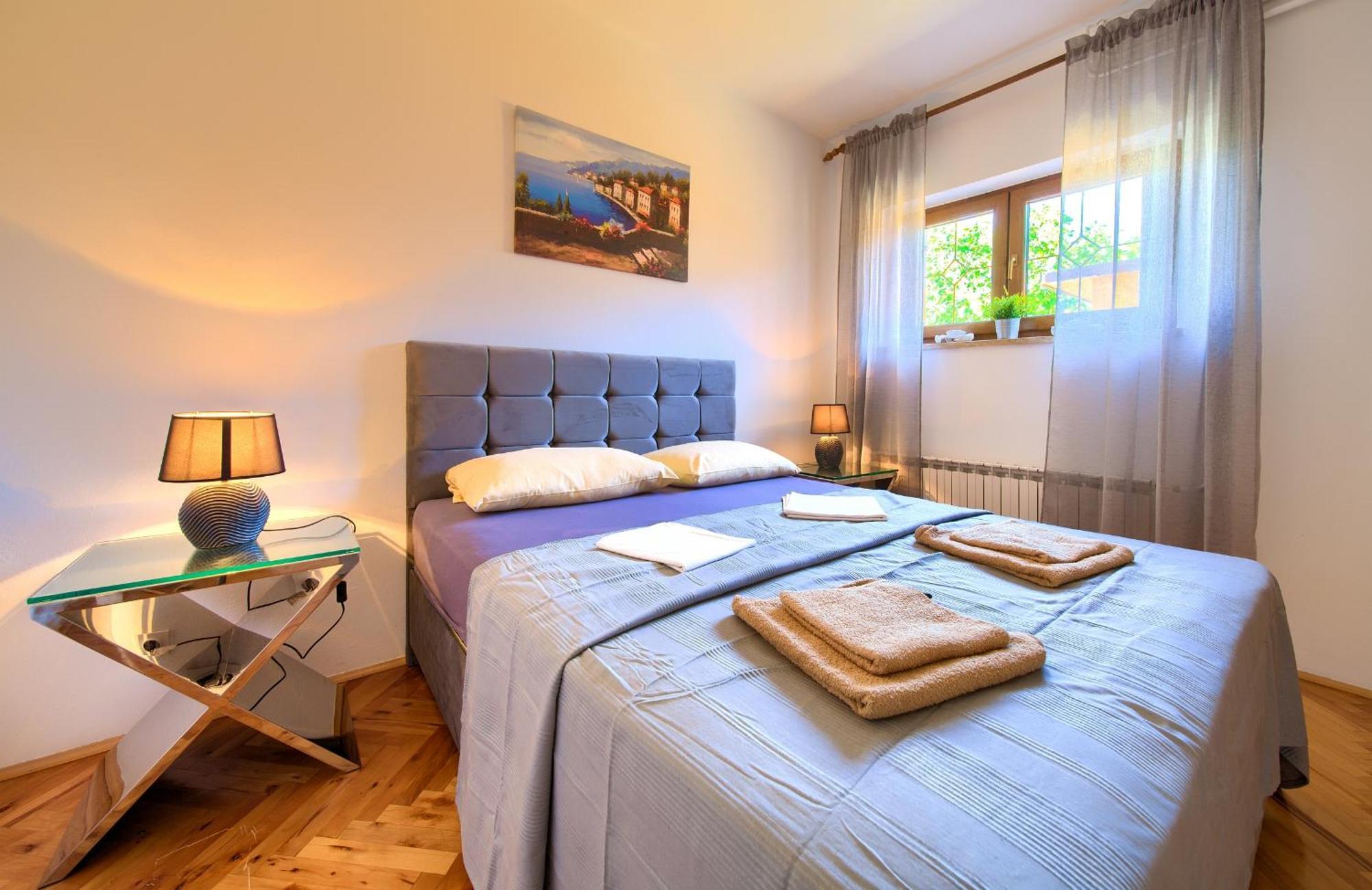 Apartment Bazina - Airconditioning, Parking, 500M From The Beach Крк Екстер'єр фото