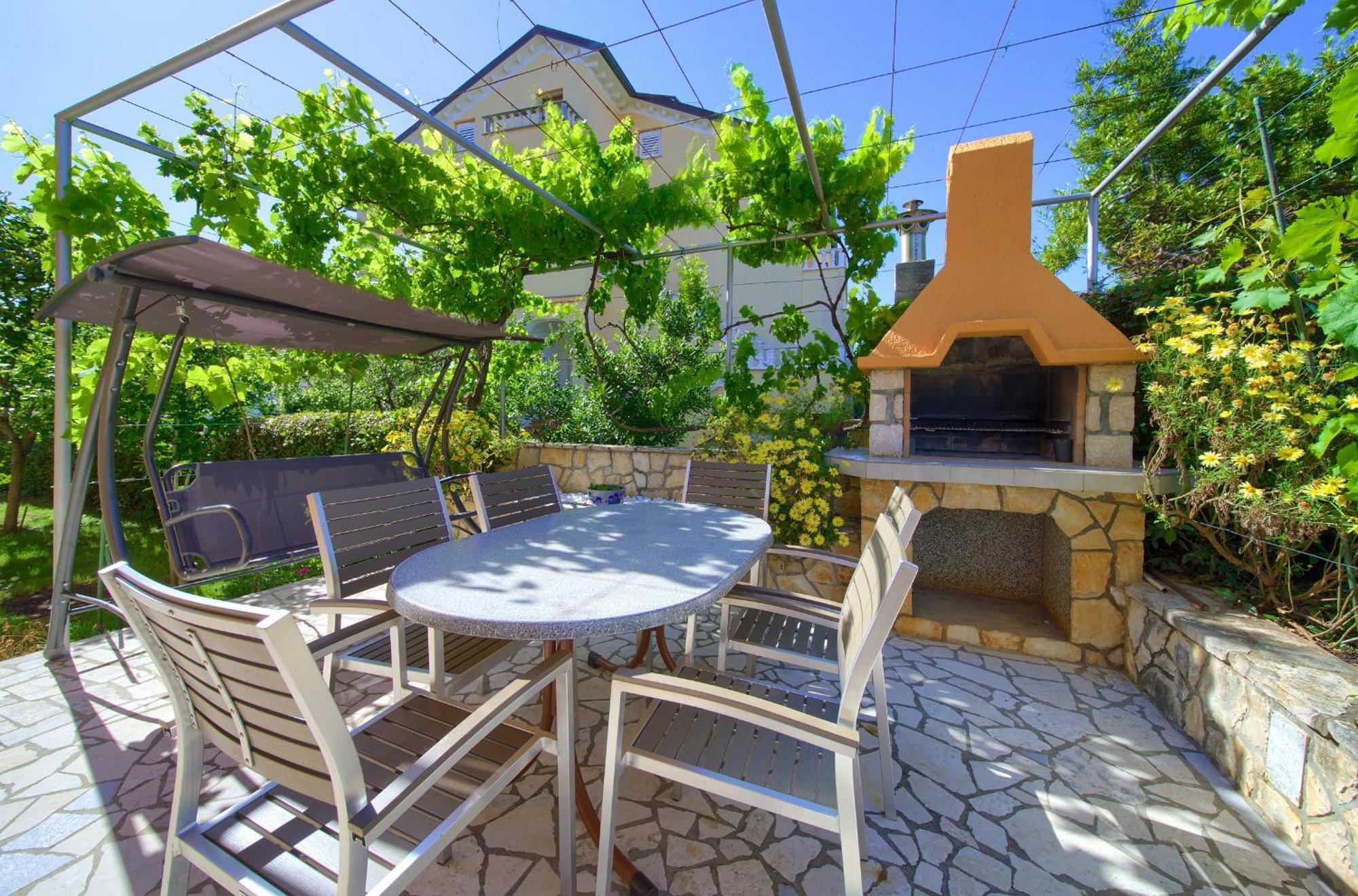 Apartment Bazina - Airconditioning, Parking, 500M From The Beach Крк Екстер'єр фото